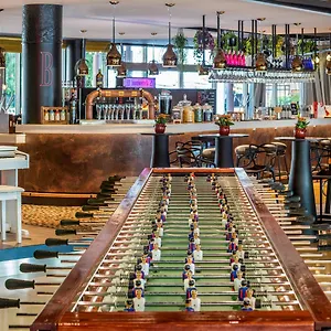 מלון Novotel Barcelona Cornella, קורנלה דה יוברגאט